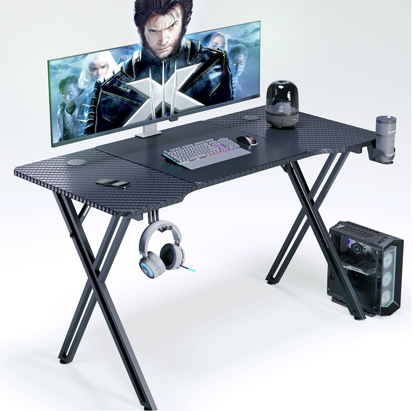 Ergonomisch gestalteter Spieltisch mit 1,2 cm Partikelbrett und Carbonfaser-Bedeckung mit Taschen- und Kopfhörerhaltern