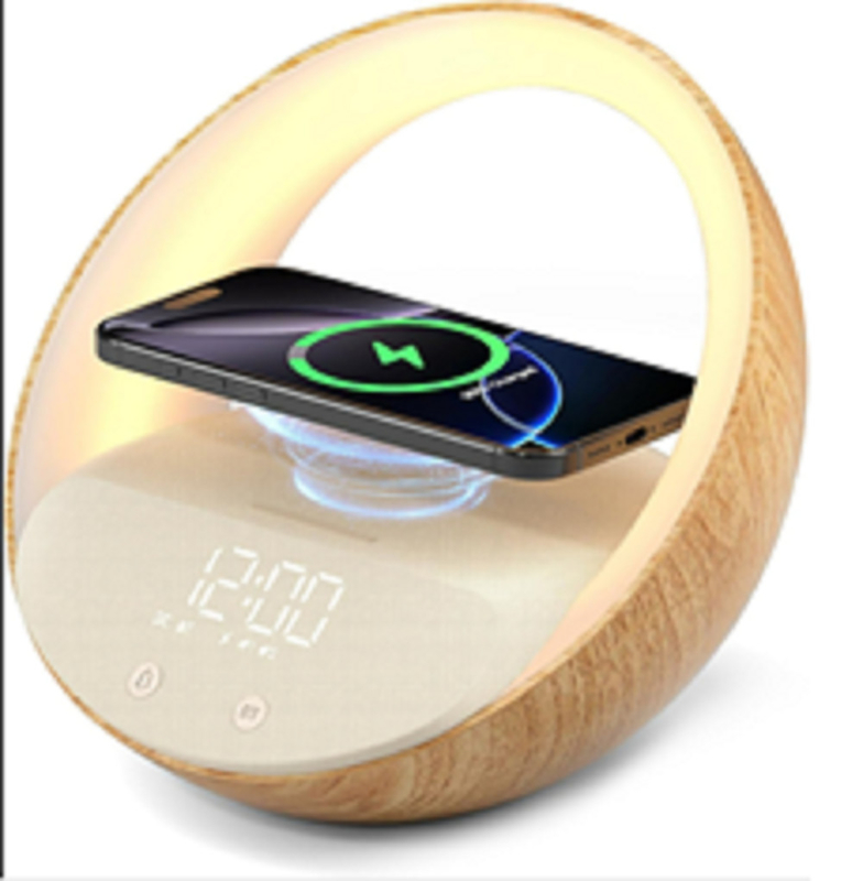 Multifunktionale drahtlose Ladesprecher Bluetooth-Konnektivität Eingebaute LED-Leuchten und Wecker für Familien