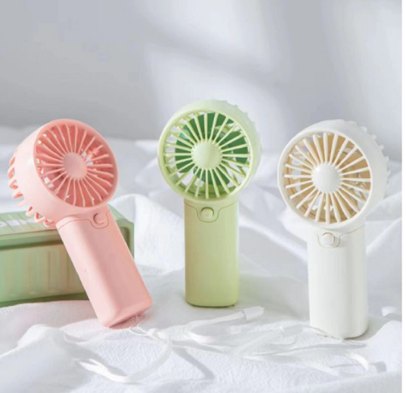 AAA Batterie Handventilator 2W ABS-Gehäuse 6 * 3,7 * 12,5 cm Größe 53,7 g Leichtgewicht mit Lanyard Grün Rot Weiß